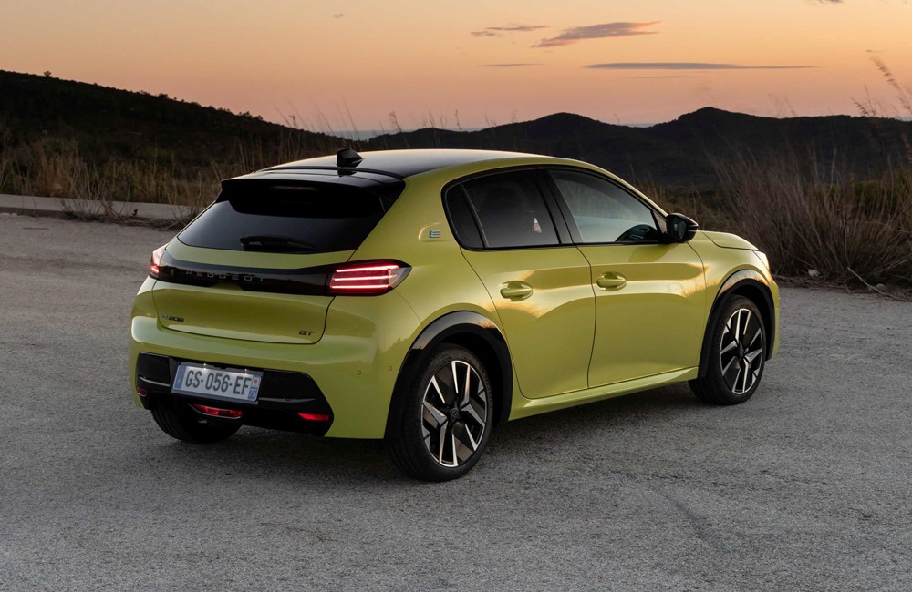 Peugeot e-208 traseira
