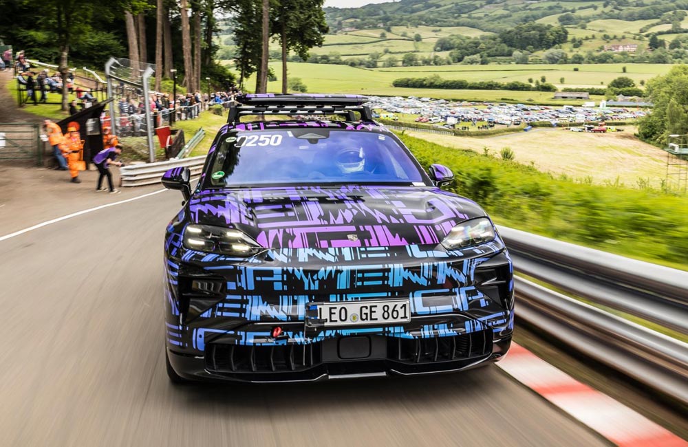 Porsche Cayenne Electric em testes