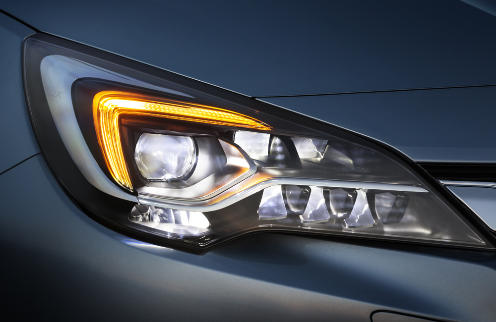 Técnicas de condução defensiva - Sinalizar as manobras para informar antecipadamente os outros condutores do que vai fazer com o seu carro