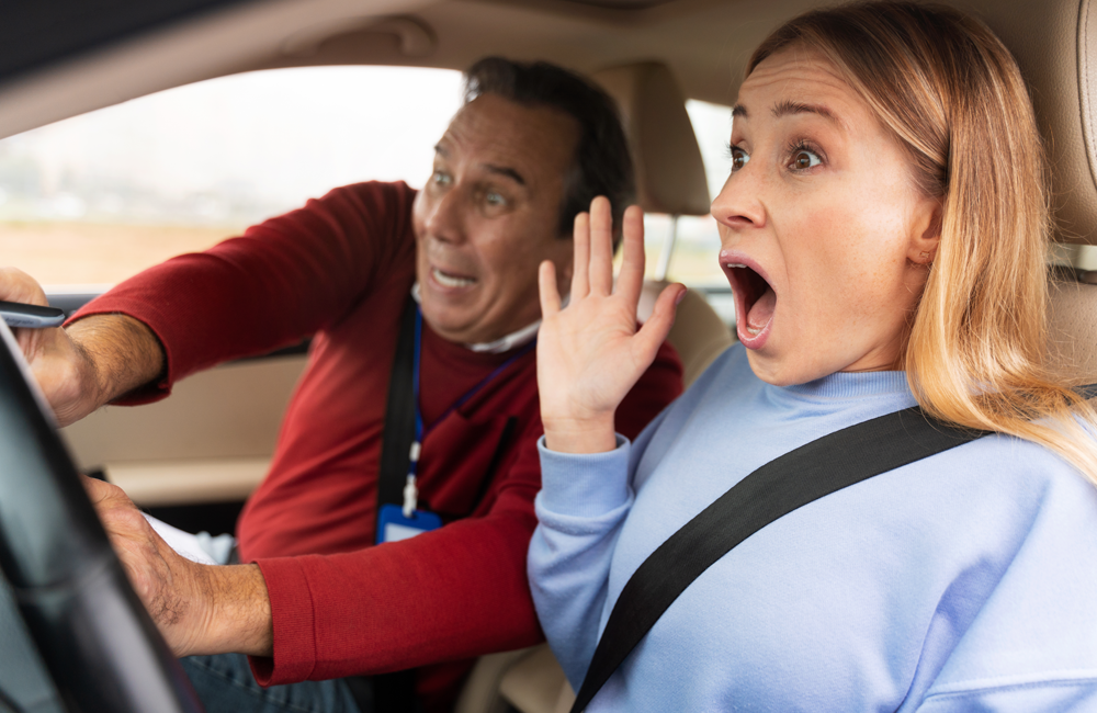 Técnicas de condução defensiva - estar seguro ao volante, conduzir sem medos e, se necessário, fazer cursos de condução defensiva para aumentar a sua autoconfiança ao volante.