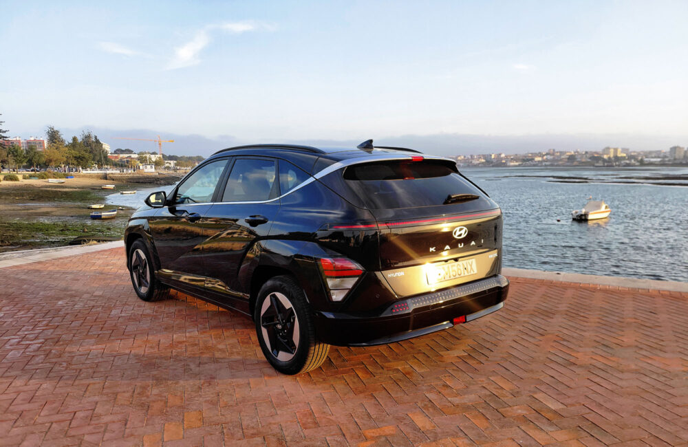 Hyundai Kauai EV Tres Quartos Traseira Hyundai Kauai EV Tres Quartos Traseira