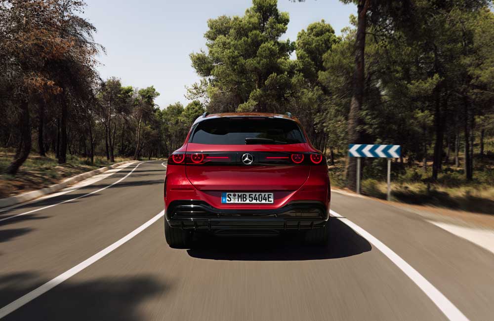 Mercedes-GLC-Elétrico-Traseira-Estrada
