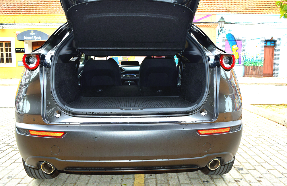 Mazda-CX30-bag2