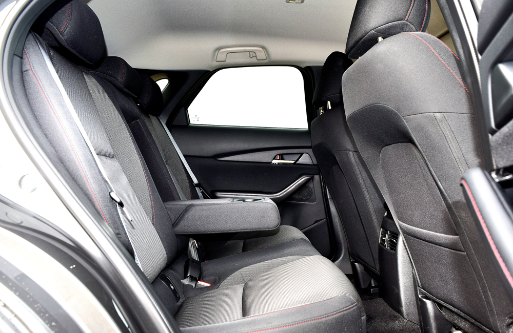 Mazda-CX30-bancos-tras2