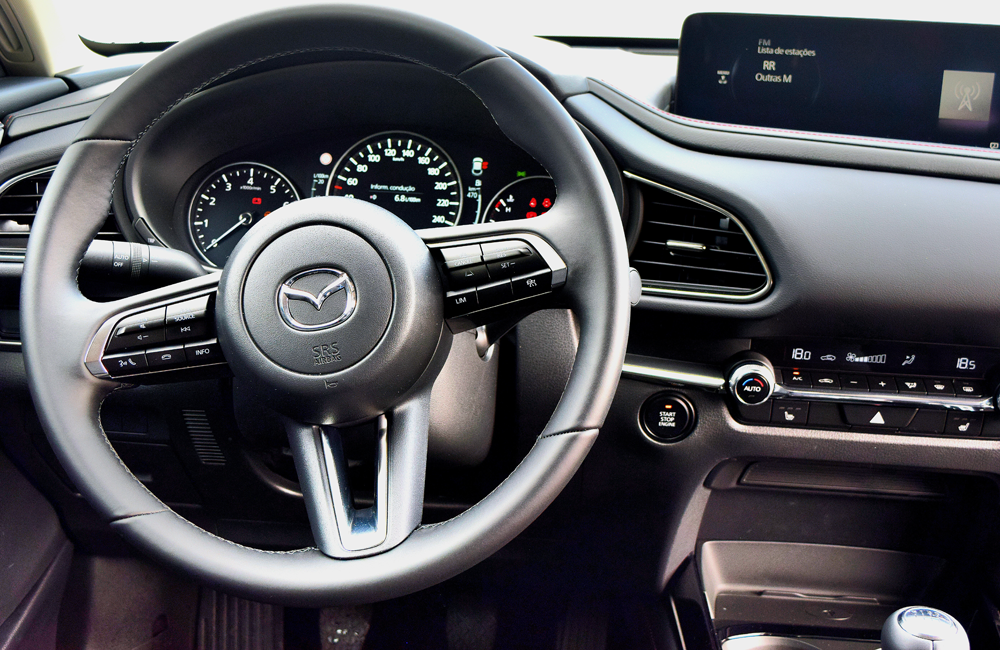 Mazda-CX30-volante interior Mazda CX-30