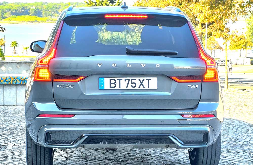 Volvo-XC-60-traseira